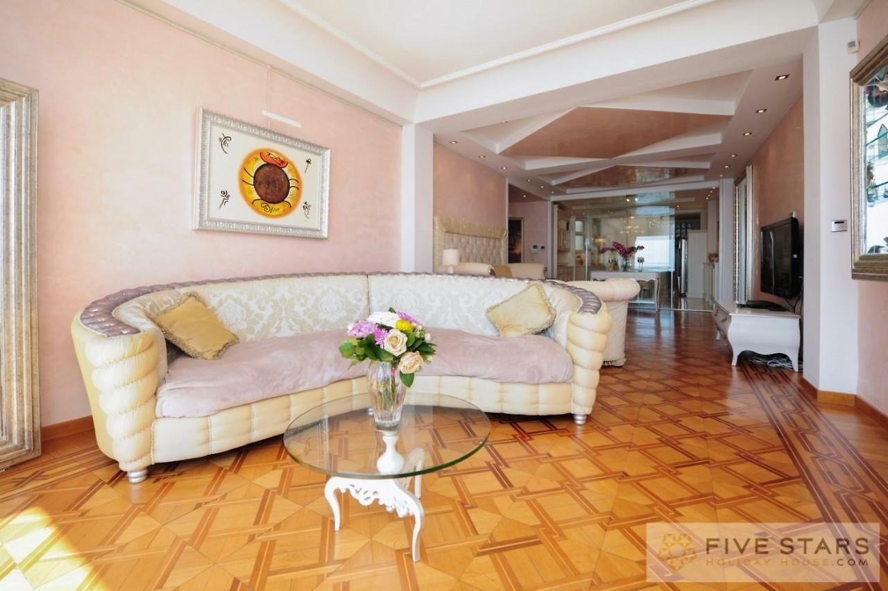 Le Majestic Promenade - Five Stars House *