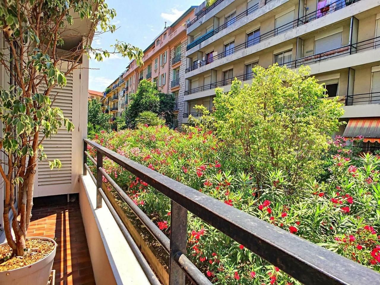 Nestor&jeeves - Debussy Terrasse - - By Shopping Area Nice