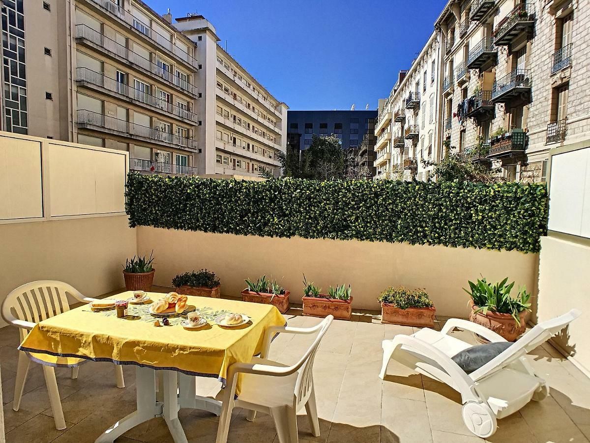 Nestor&jeeves - Le France Terrasse - - Very Close Sea *
