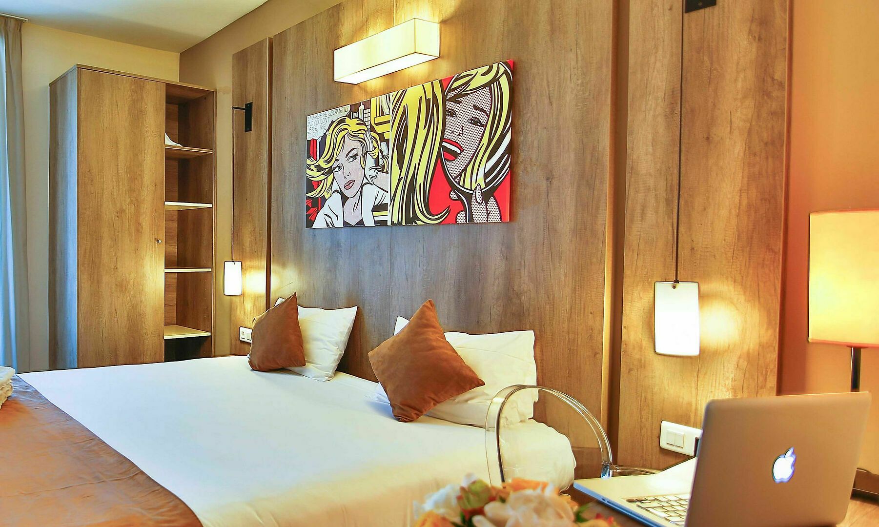Le Seize, Centre Hotel