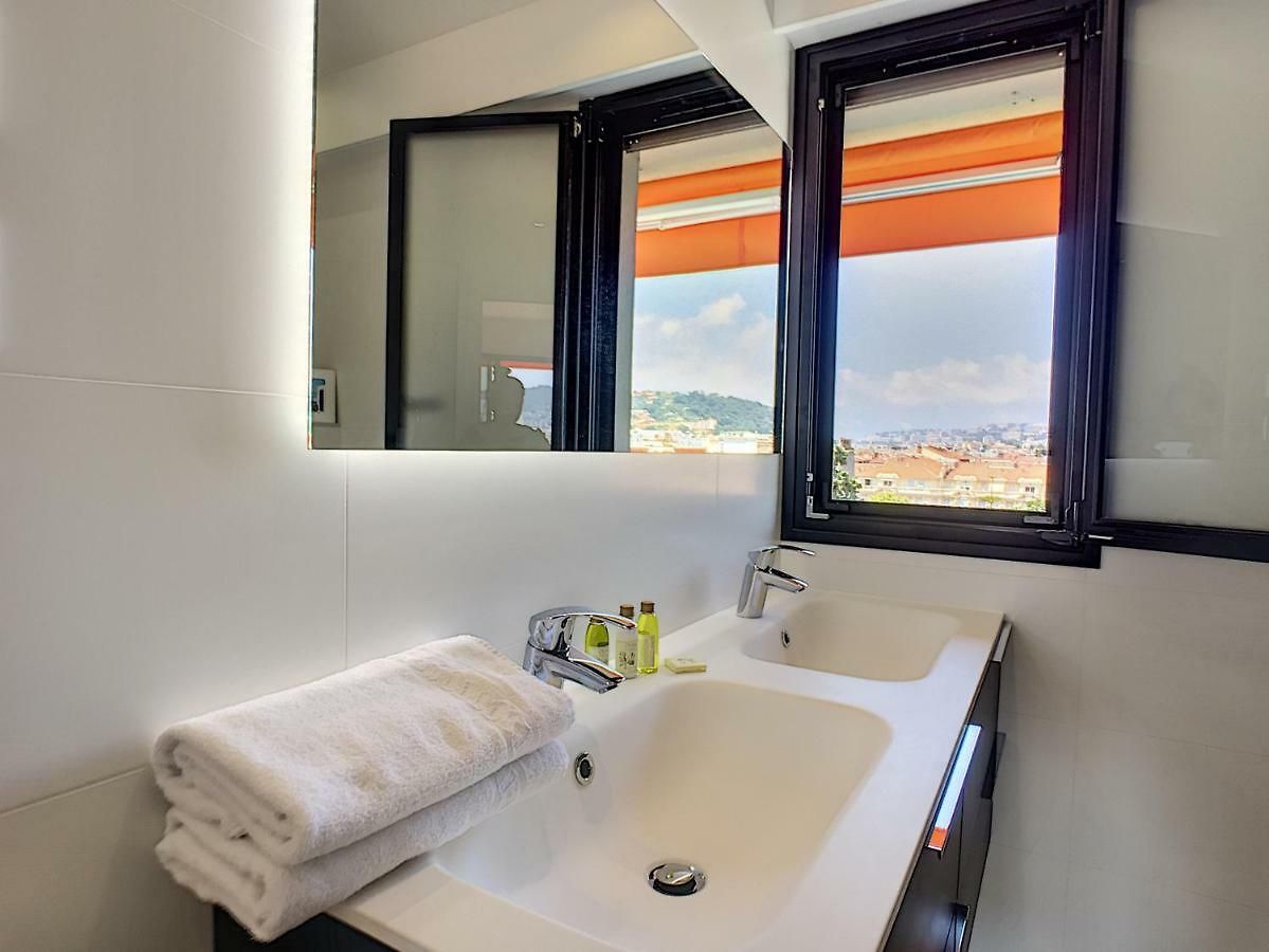 Nestor&jeeves - Sky Light Terrace - Hyper Center - By Sea - Floor Apartment *
