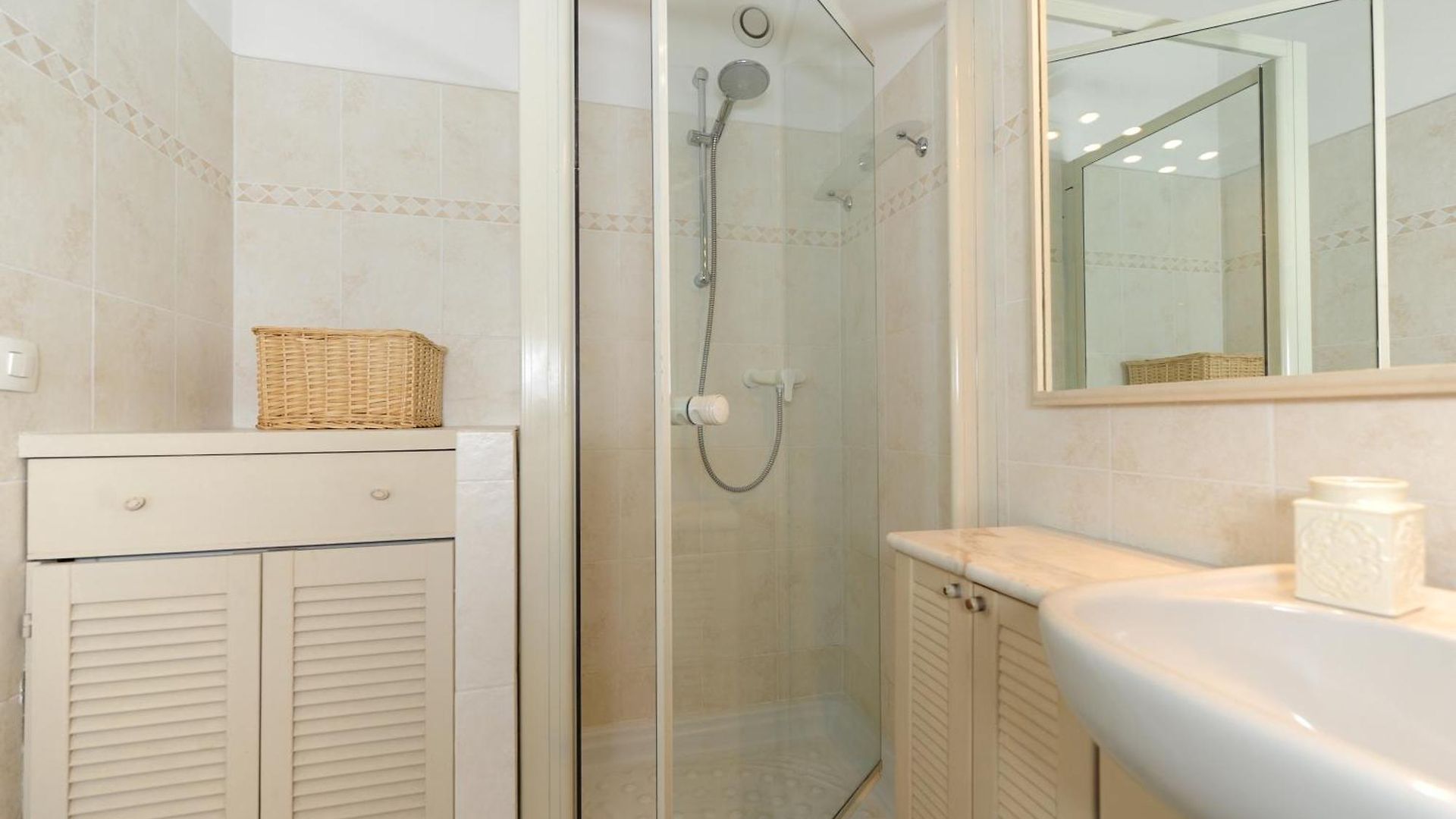 Apartment Clemenceau Centre Five Stars House