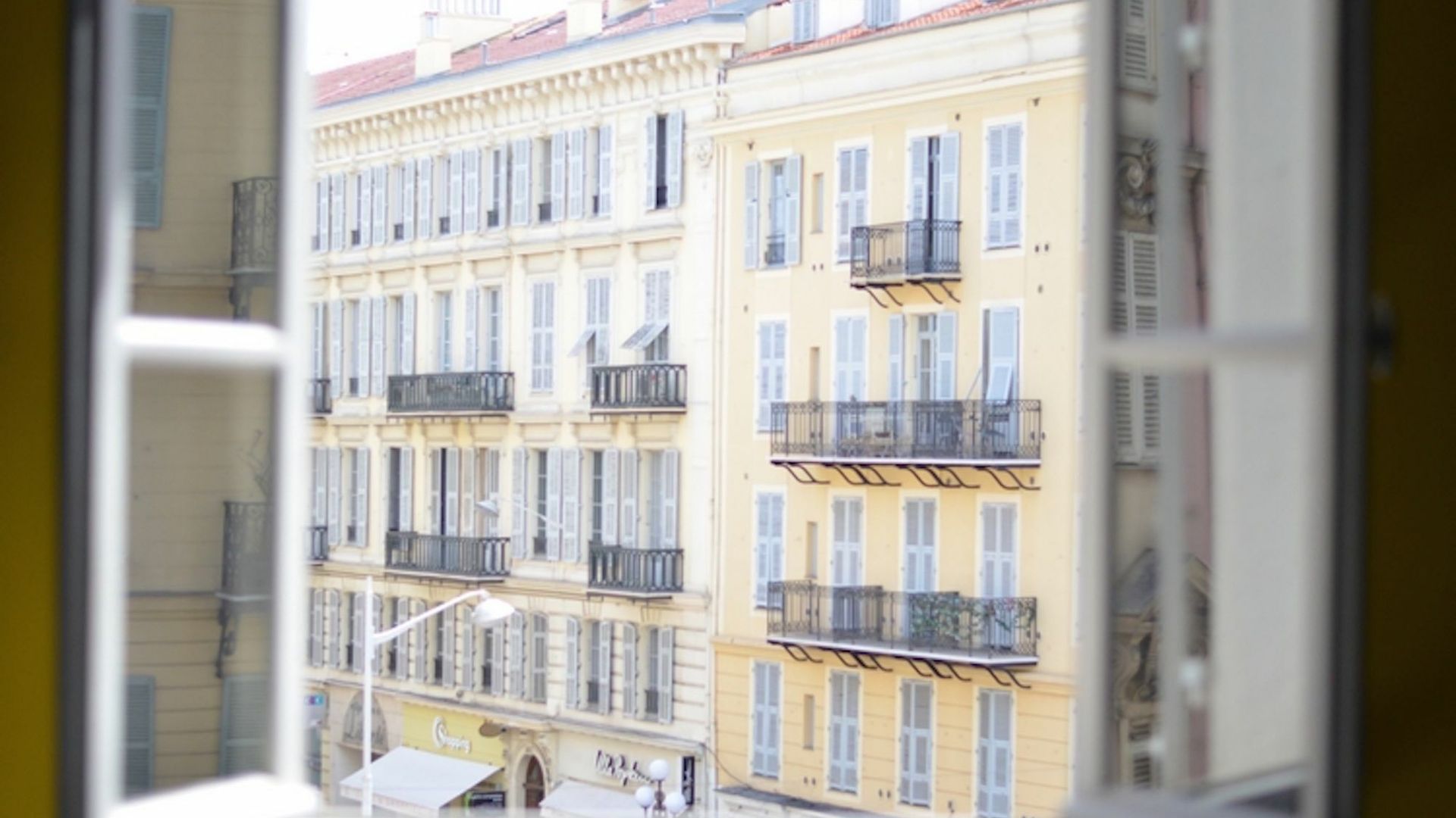 Carre D'or - Centre Apartment *