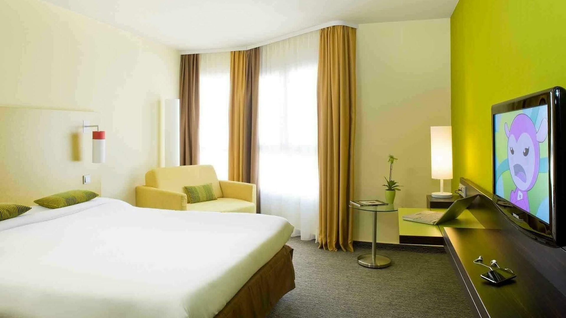 Ibis Styles Centre Port Nice