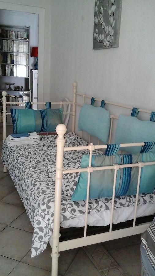 Couette-café Chambres A Louer *