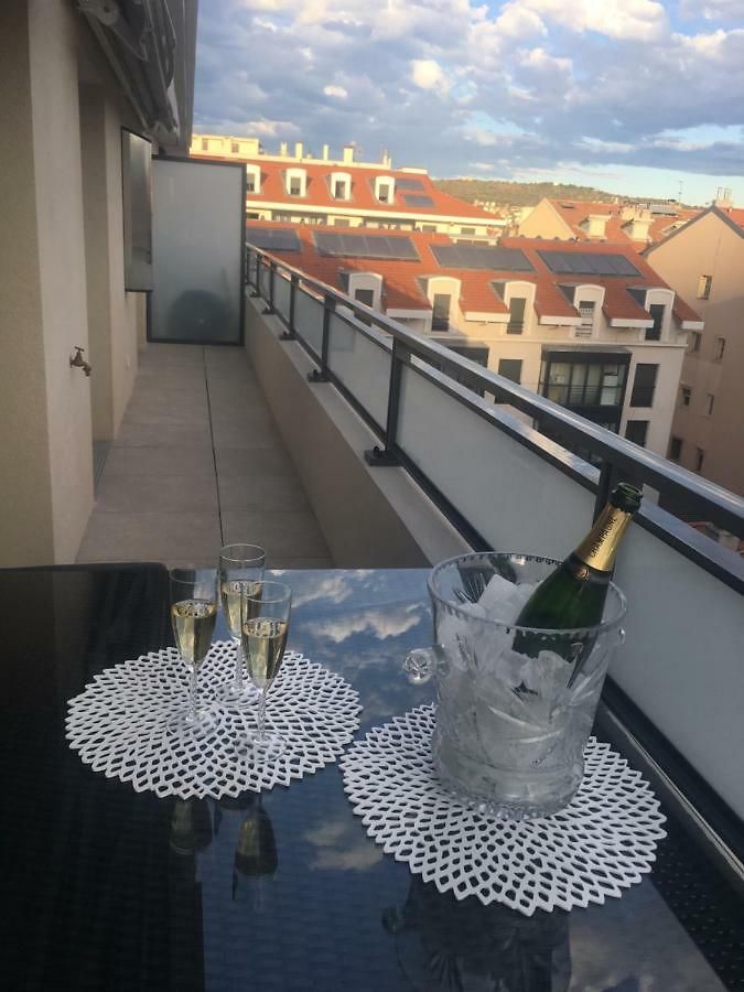 Appartement Riviera Terrasse - Parking Gratuit Nice