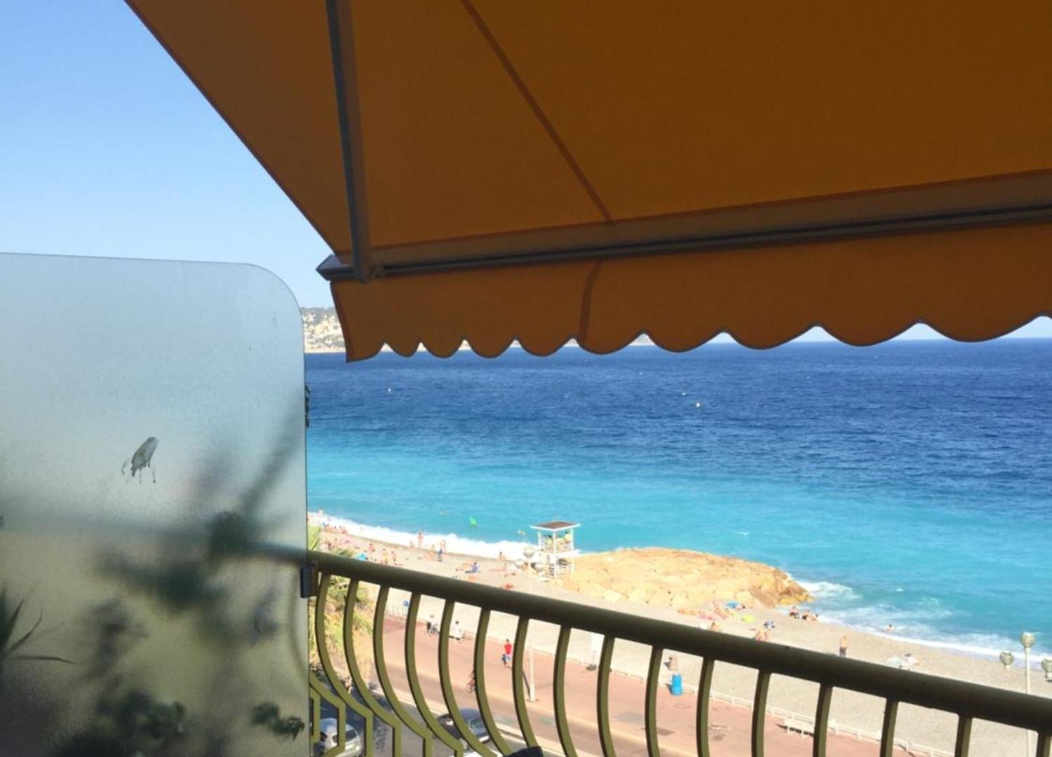 Beachfront Promenade Des *