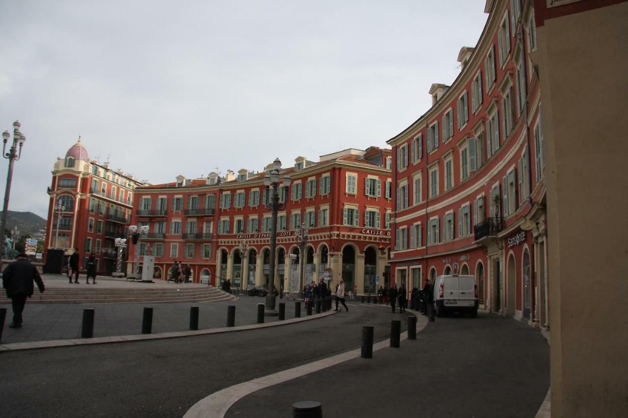 Very Central With Terrace Nice