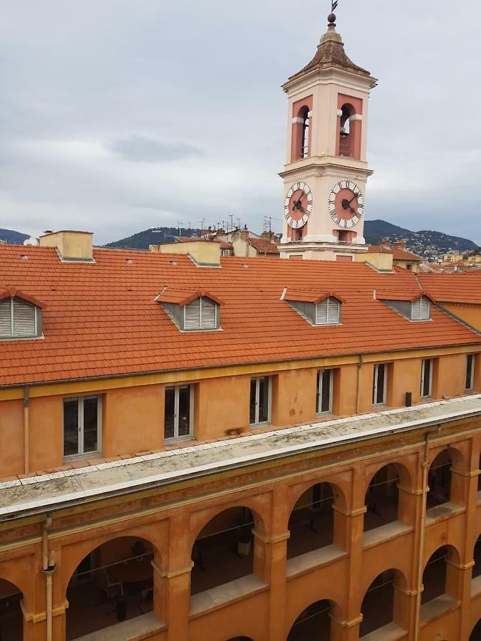 Studette En Plein Cœur Du Vieux * Nice