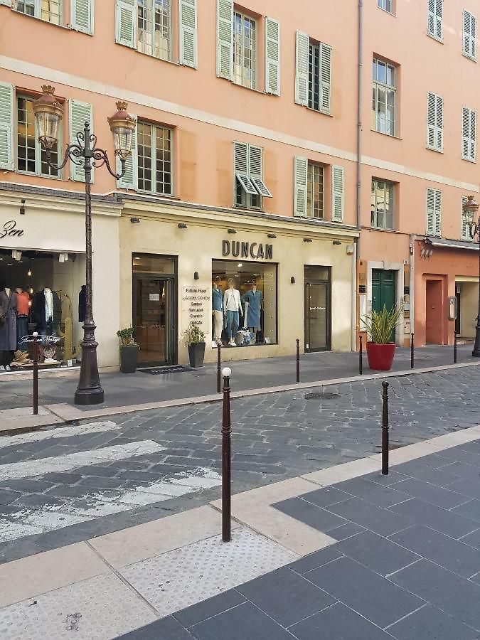 Studette En Plein Cœur Du Vieux