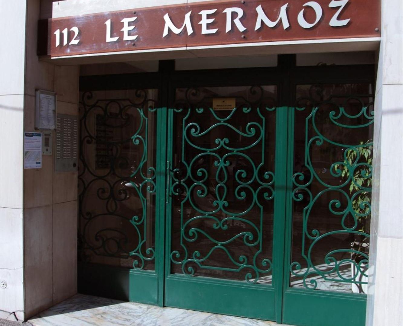 Stylish 2 Flat 50 Meters To The