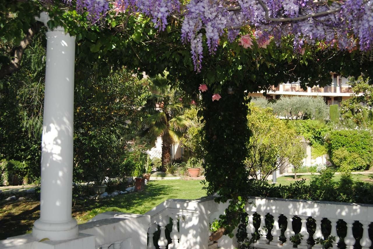 Appartement Les Palmiers à 700m De La Nice
