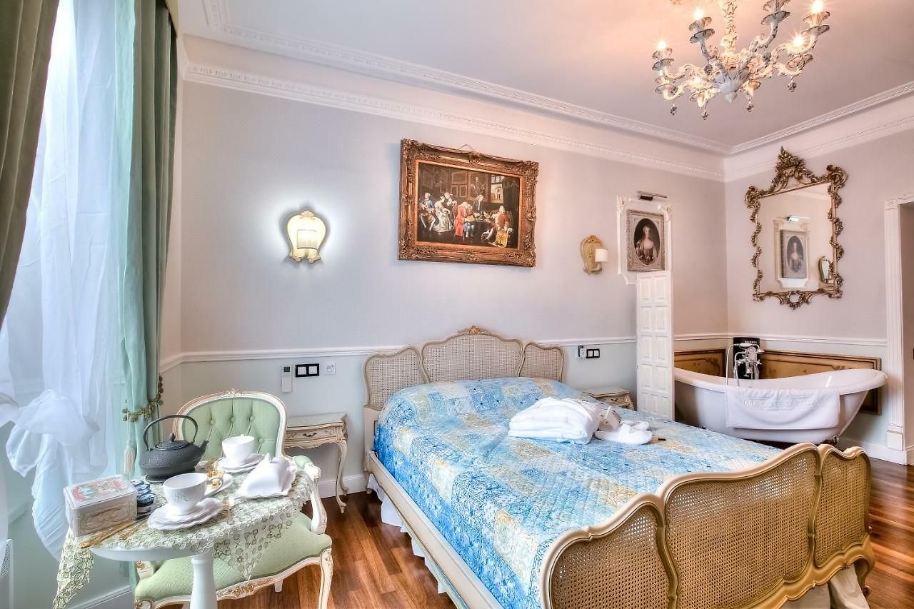 Aba Luxury B E B