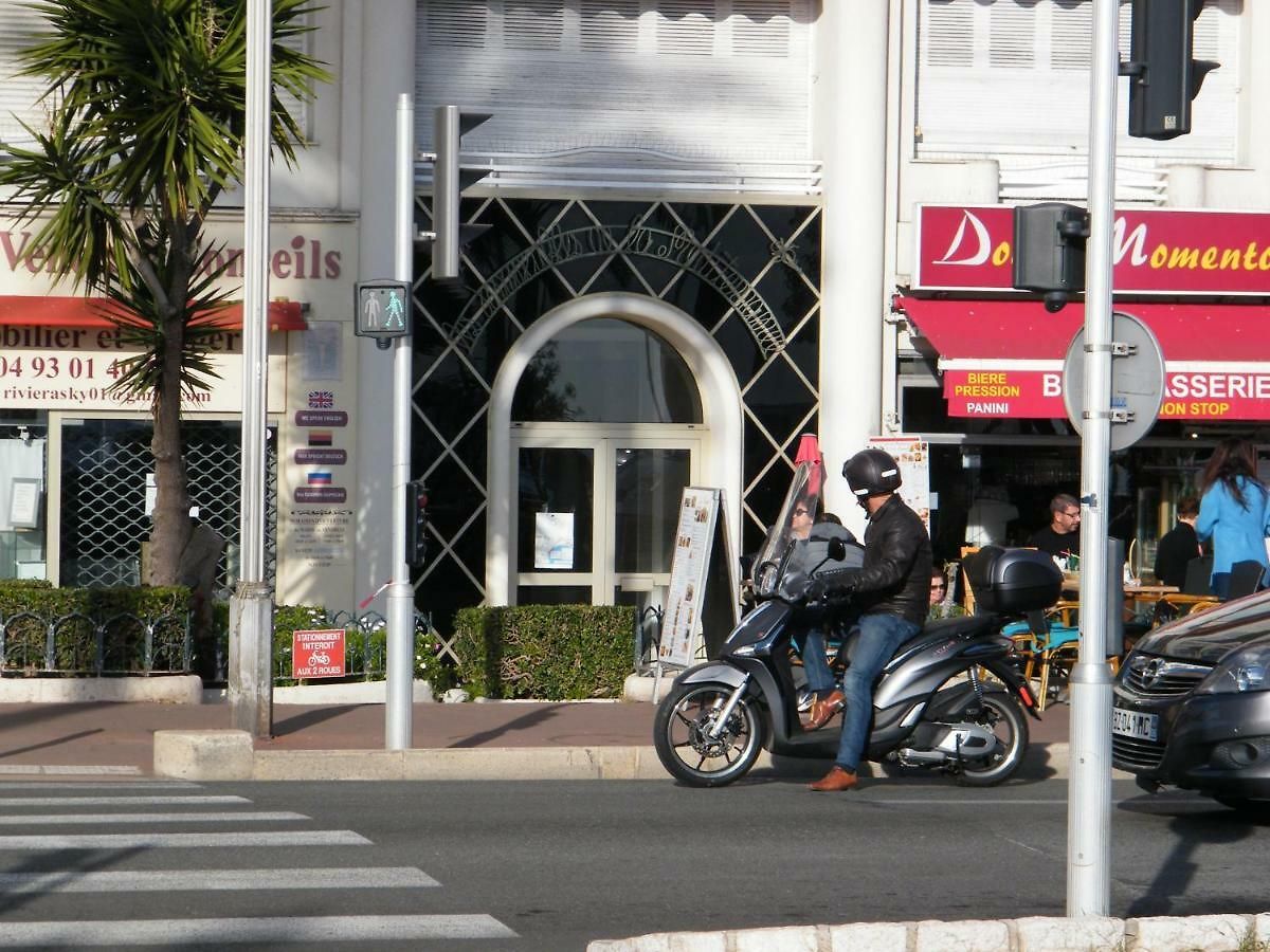 Renovated With Balcony & Side Sea View 25 Bis Promenade Des * Nice