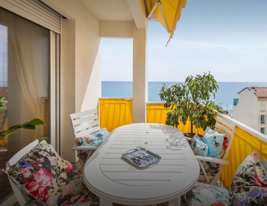 Stunning 2 Bed Flat Front Of The Beach Seaview * Nice