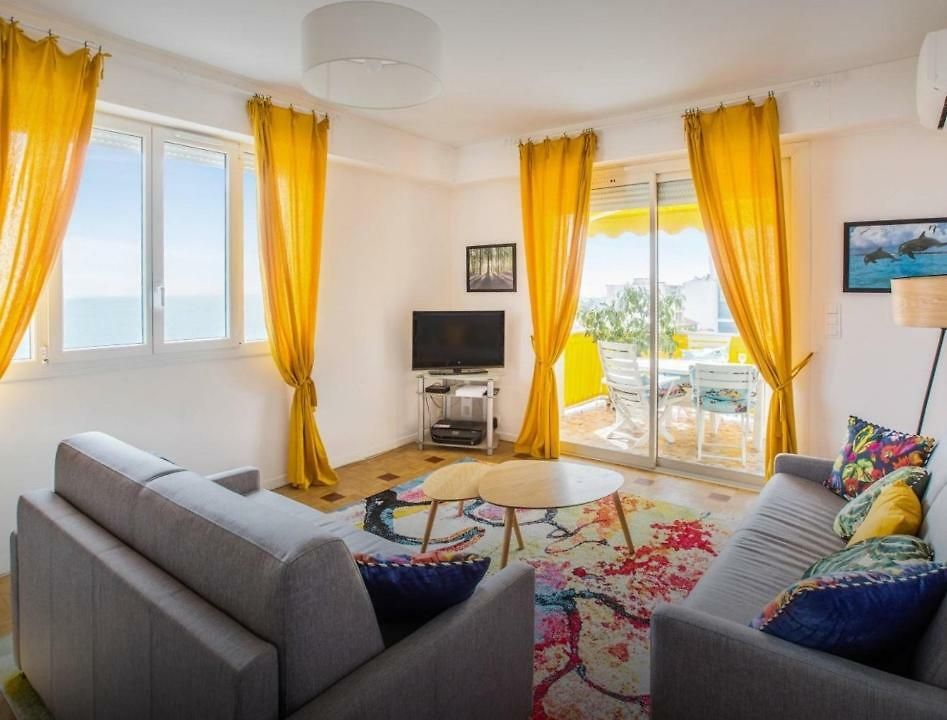 Apartment Stunning 2 Bed Flat Front Of The Beach Seaview Nice