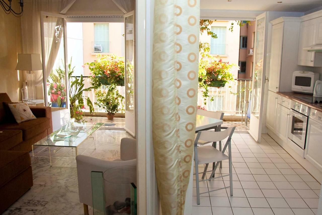 Appartement Chill Out Apartment, 2 Mins From