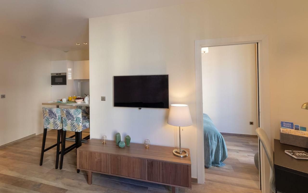 100m From The Sea Apartment *