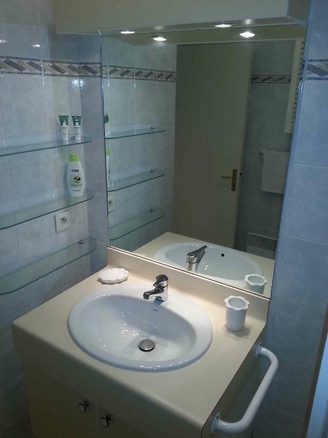 Vieux Nice, Grand 2p Sur Jardins, Parking, Calme, Soleil *
