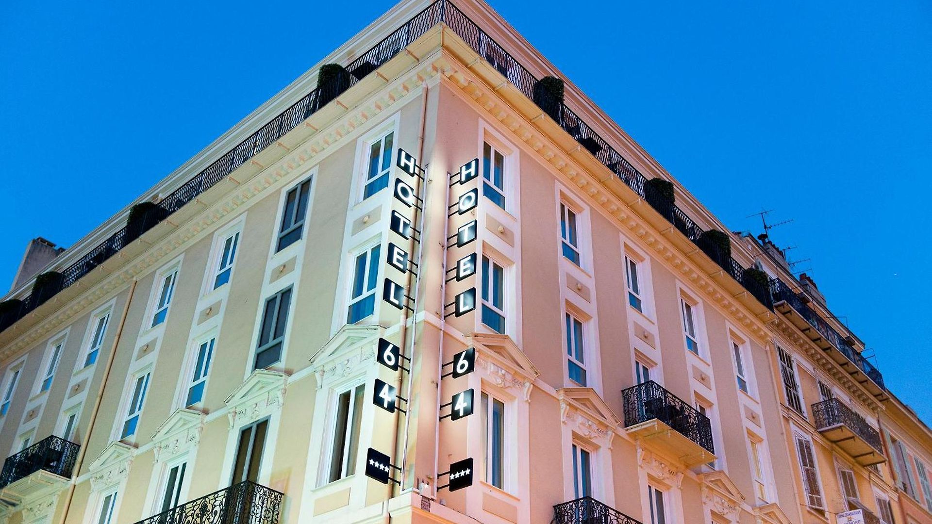 64 Hotel