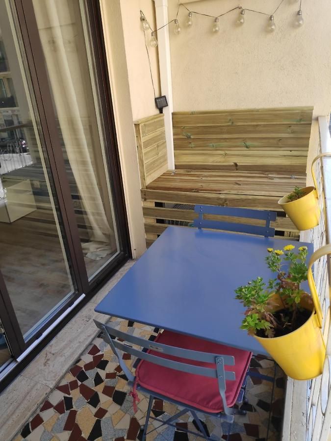 - Port - Balcony *