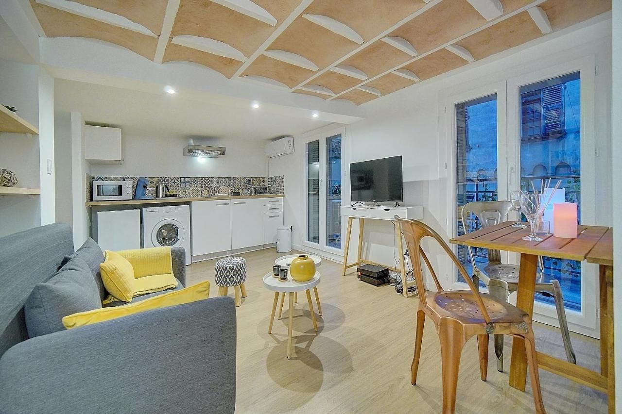 Apartment #31 Comfy Place In The Old Town Balcony & Ac 2min To