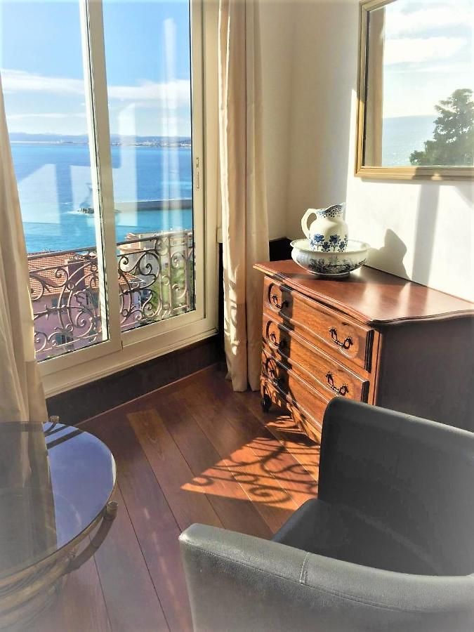Marbella Hotel *