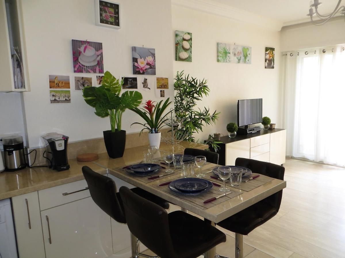 9 Avenue De Carras