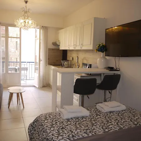 - A Modern Flat In Nice
