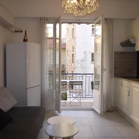 - A Modern Flat In Nice