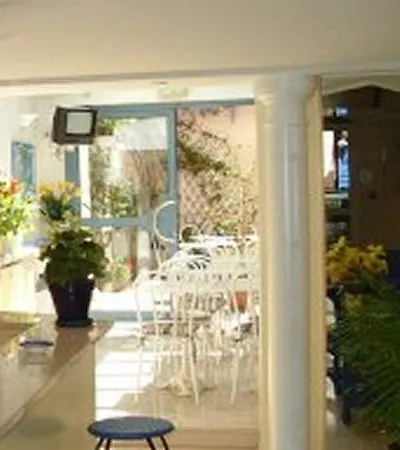 De La Fontaine 3*