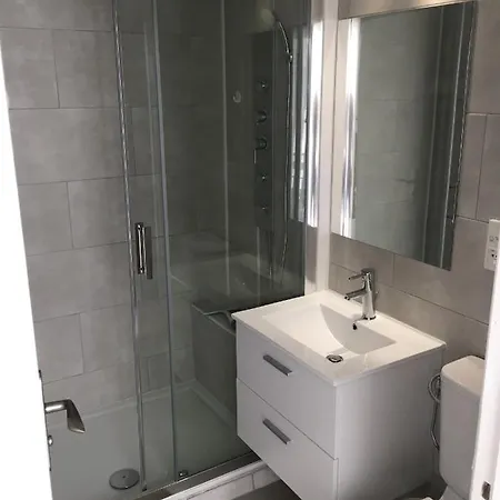 Appart hôtel Studio Carré D'or Situé à 50 M De La Plage 3*