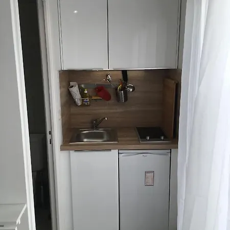 Appart hôtel Studio Carré D'or Situé à 50 M De La Plage 3*