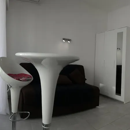 Appart hôtel Studio Carré D'or Situé à 50 M De La Plage