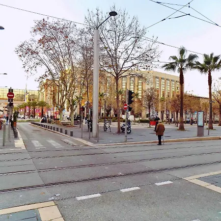 Gare 5 Minutes Garibaldi République Privee Non Fumeur Pour Voyageurs Calmes Tram Au Pied De L'immeuble Couette-café Nice