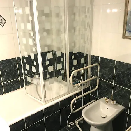 Appartement Chill Out Apartment, 2 Mins From *
