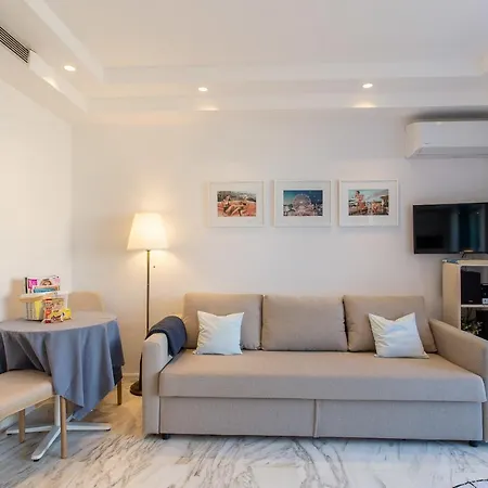 Royal Promenade Pool Terrace Sea View Air Conditioning Apartment