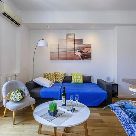 My Casa - Meyerbeer Apartment