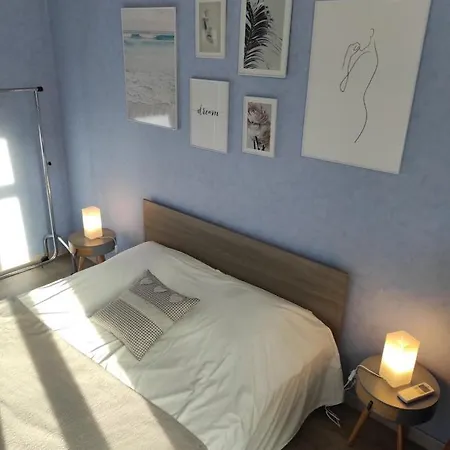 Quiet Floor 2 Bedroom Flat Near Port With Lift Balcony Ac And Fast Wifi Nice