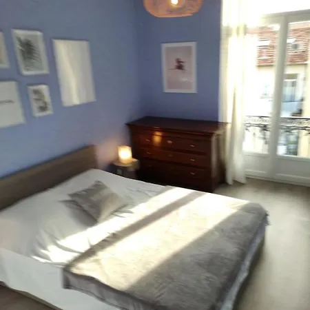 Quiet Floor 2 Bedroom Flat Near Port With Lift Balcony Ac And Fast Wifi *