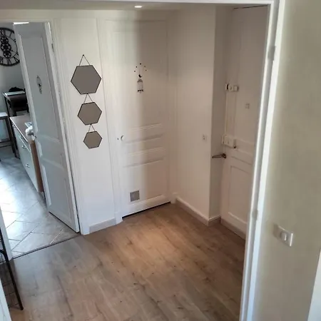 Apartment Quiet Floor 2 Bedroom Flat Near Port With Lift Balcony Ac And Fast Wifi Nice