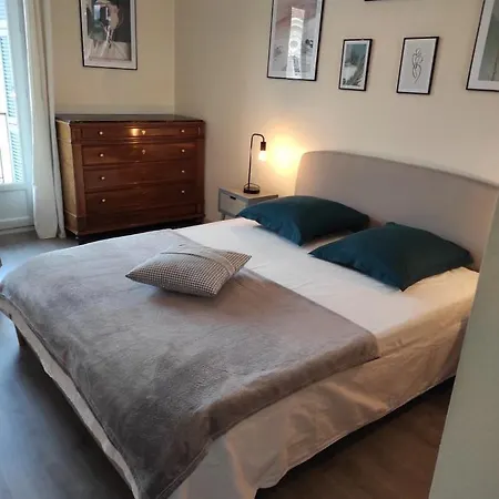 Apartment Quiet Floor 2 Bedroom Flat Near Port With Lift Balcony Ac And Fast Wifi Nice