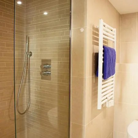 Old Town Prime, 1 Min & Massena Square, Apartment