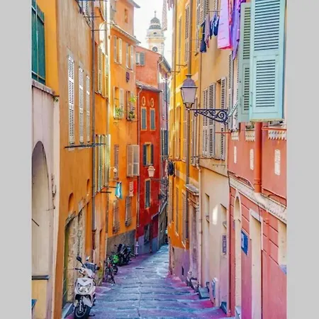 Beautiful Old Town Flat, Near The Appartement Nice