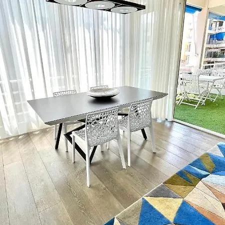 Luxurious 2 Bedrooms Apartment, 30 Meter From * Nice
