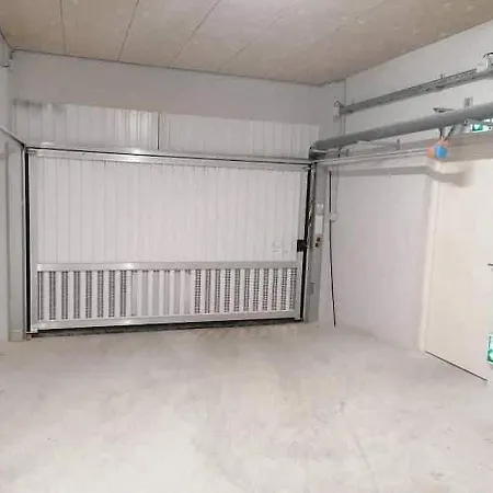 Vibes, Indoor Parking & Air Conditioning *