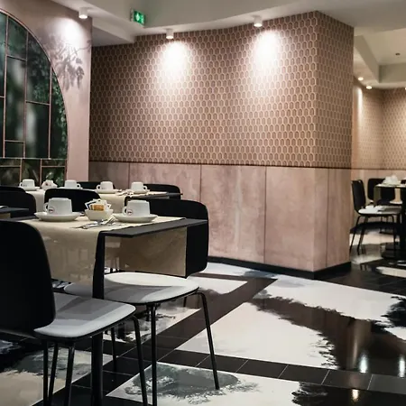 Hotel Univers 4*