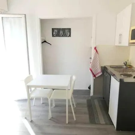 A Cote De La Mer, Climatise Bed & Breakfast