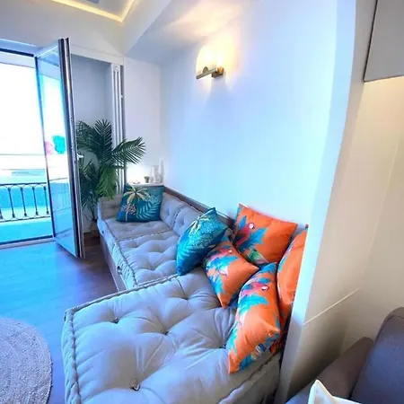 Apartment Le Rocamare -superb-atypical Sea View-a.c-wifi Nice