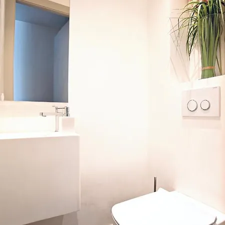 Luxurious 2 Bedrooms Apartment, 30 Meter From